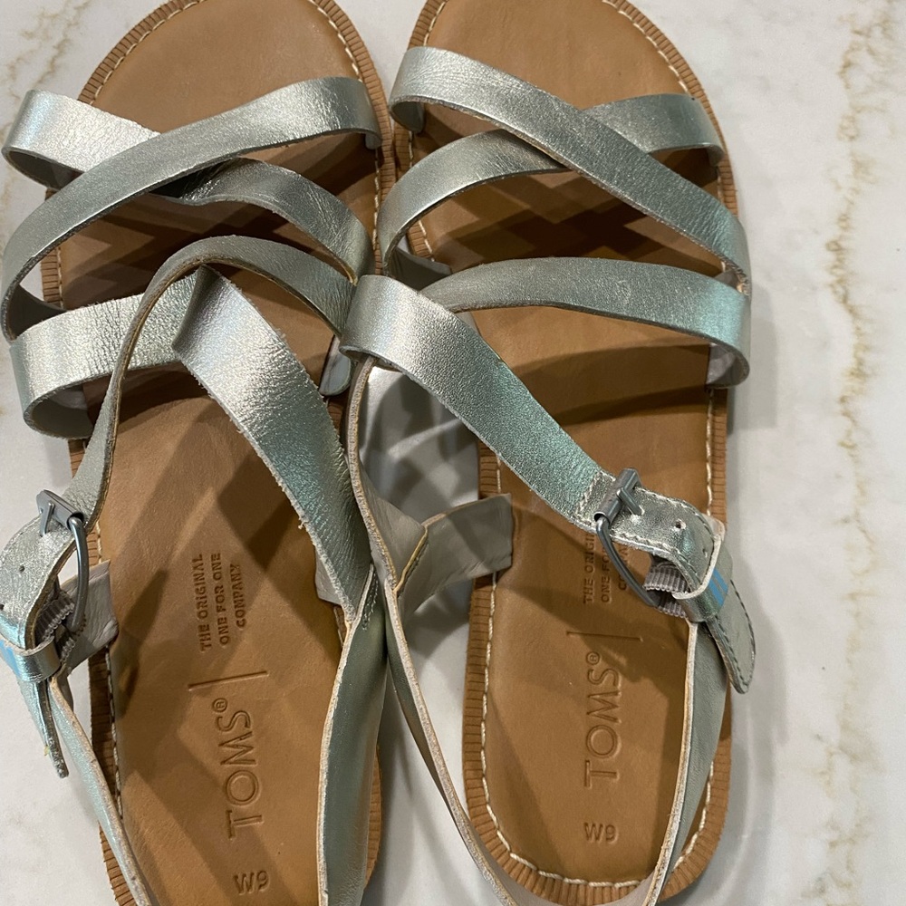 TOMS Women's Metallic Silver Strappy Sandals